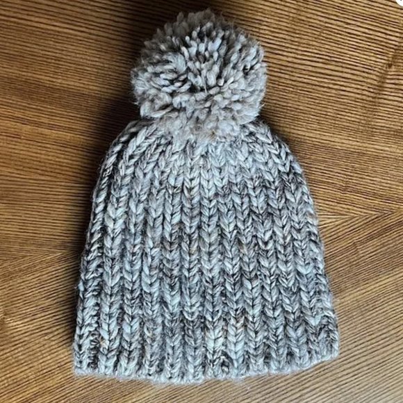 Madewell Women\'s Chunky Pom Pom Crochet Knit Beanie Cap Hat - Grey Marle Madewell | Accessories | New Madewell Gray Knit Chunky Wool  main image 4